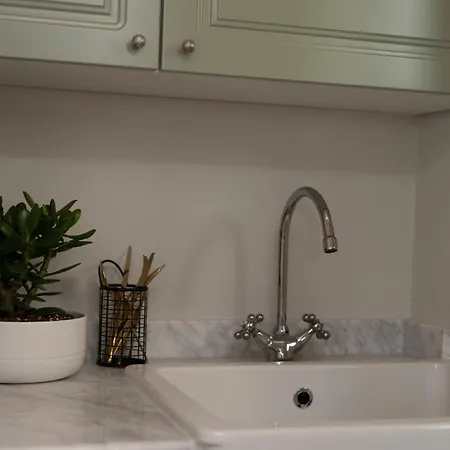 Aventurine Cismigiu Park Bucarest