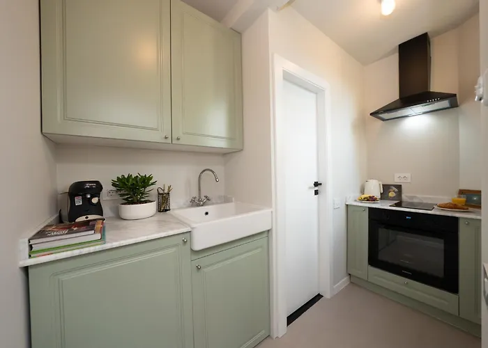 Aventurine Cismigiu Park