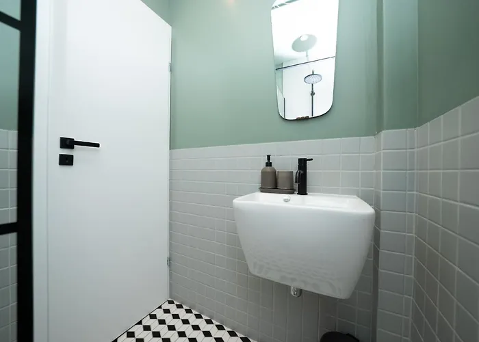 Aventurine Cismigiu Park Bucarest