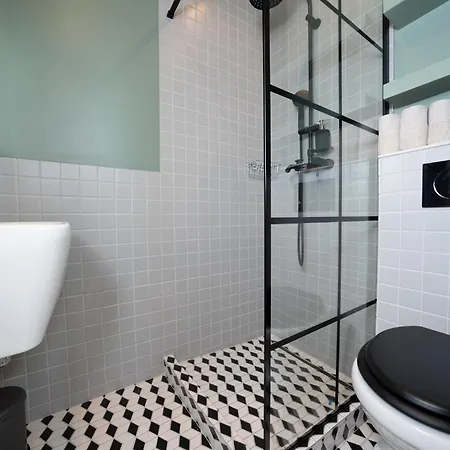 Aventurine Cismigiu Park