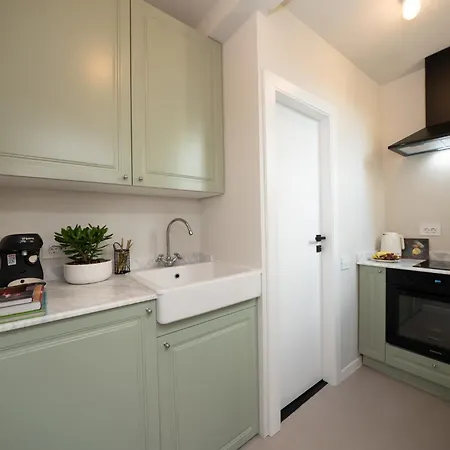 Aventurine Cismigiu Park