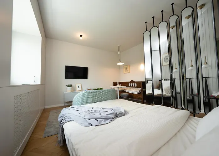 Aventurine Cismigiu Park * Bucureşti